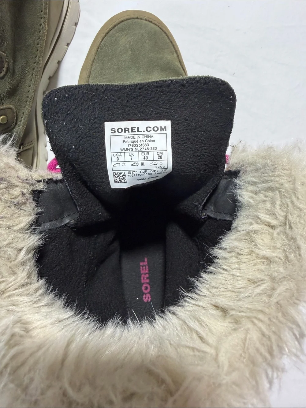 Sorel Cozy Joan in olive green